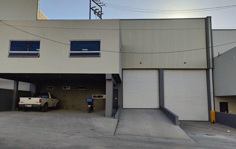 Bodega industrial en obra